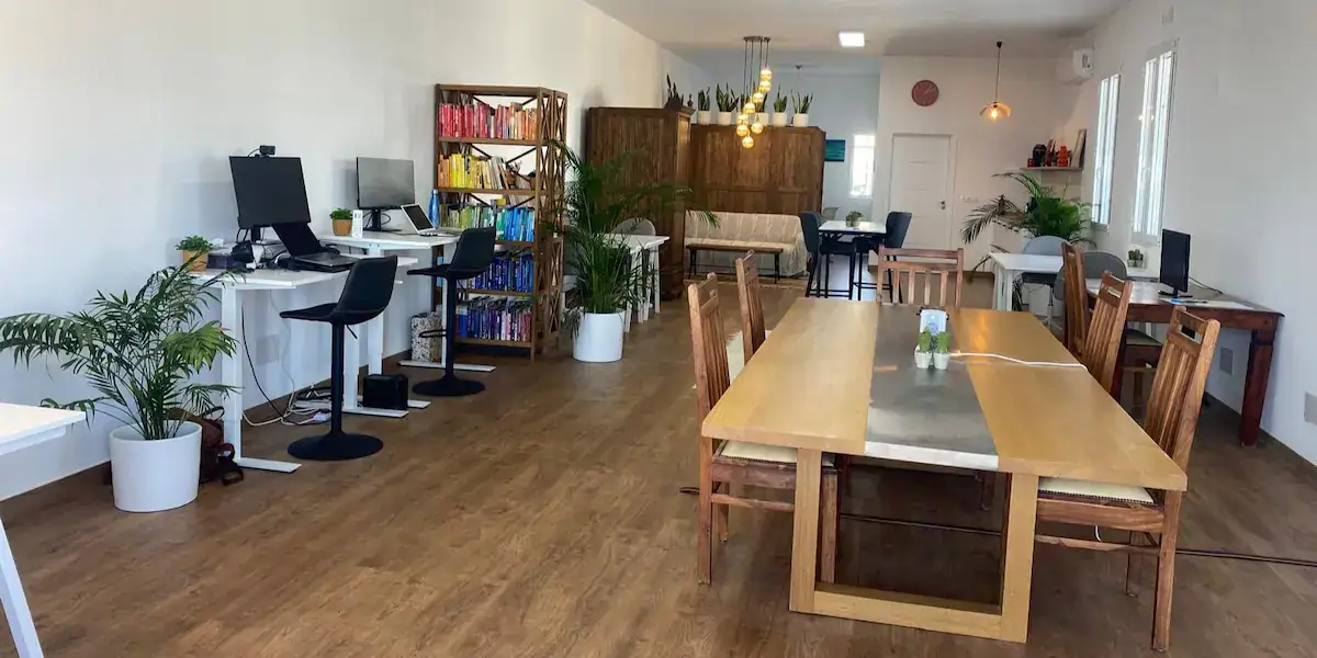 DeskSpace Interior View BANNER